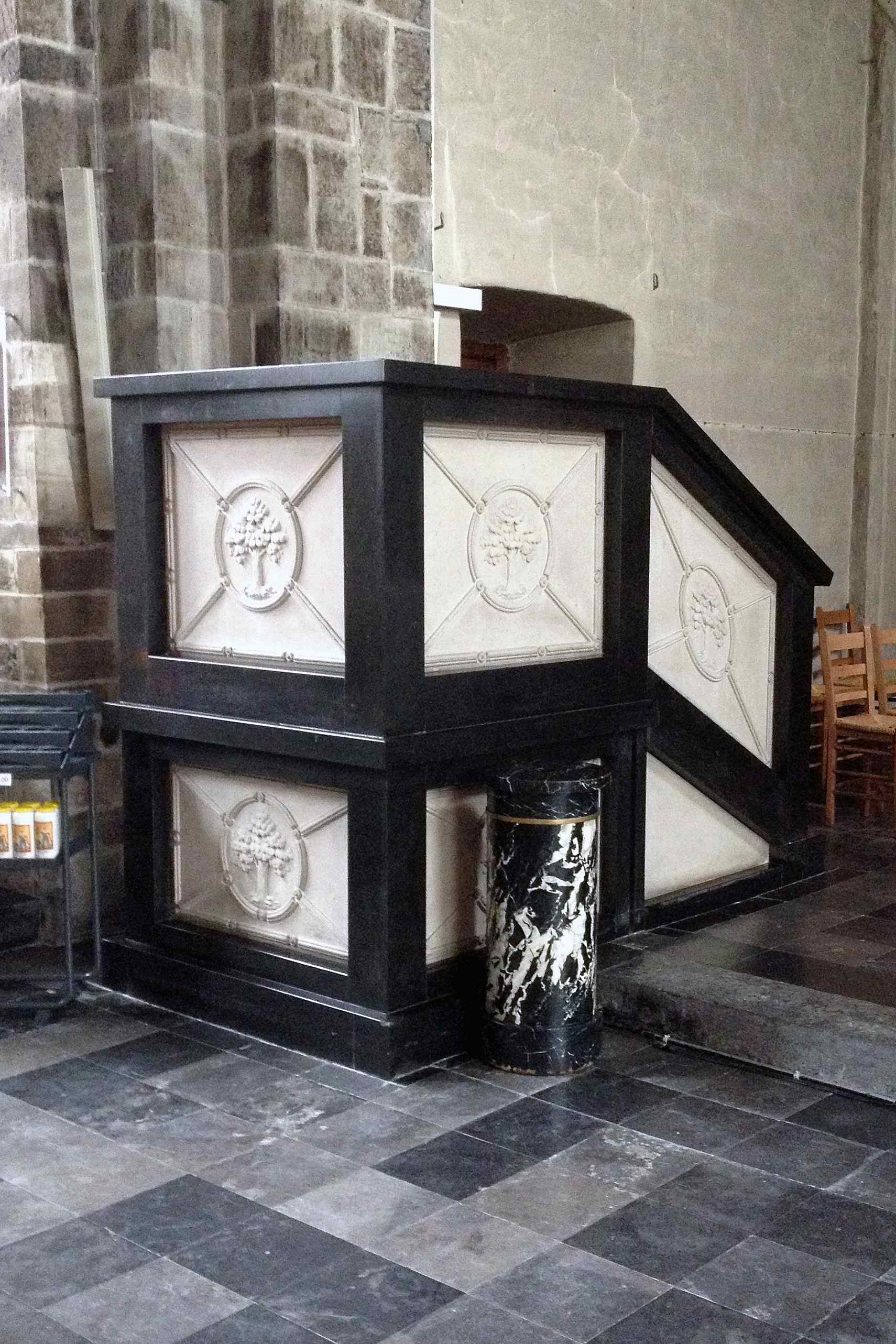 Preekstoel in Sint Pieterskapel, Lier