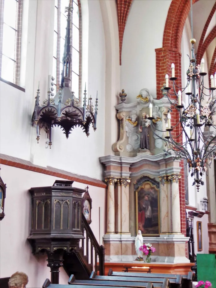 Pulpit at St. Anne und Bernhardine, Vilnius