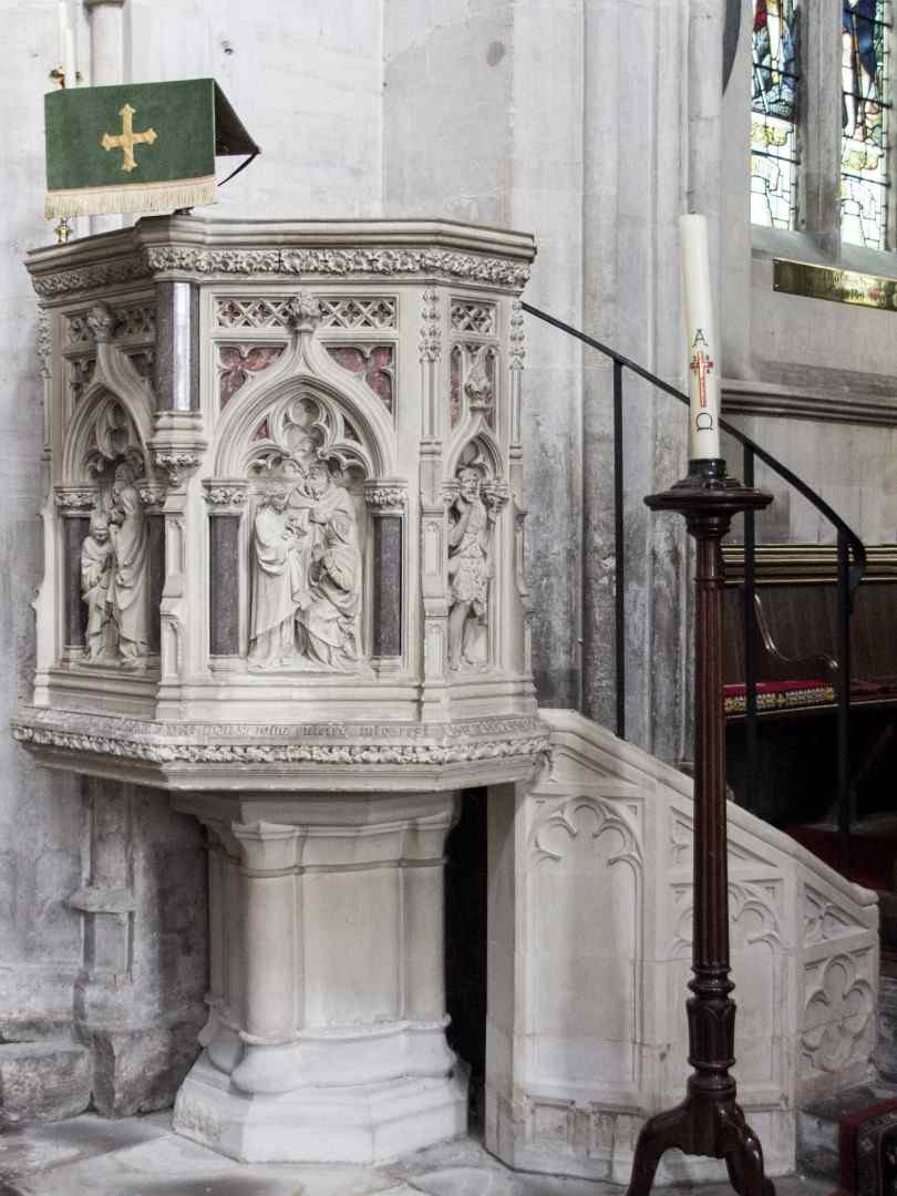 Preekstoel in Holy Cross parish church, Seend