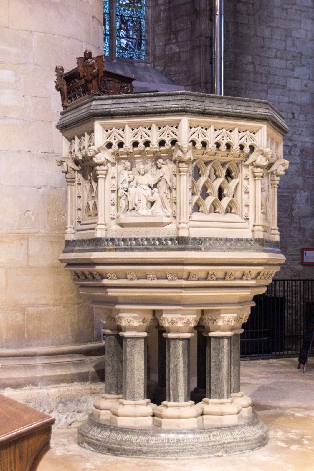 Preekstoel in The Abbey Church of St. Mary the Virgin, Tewkesbury
