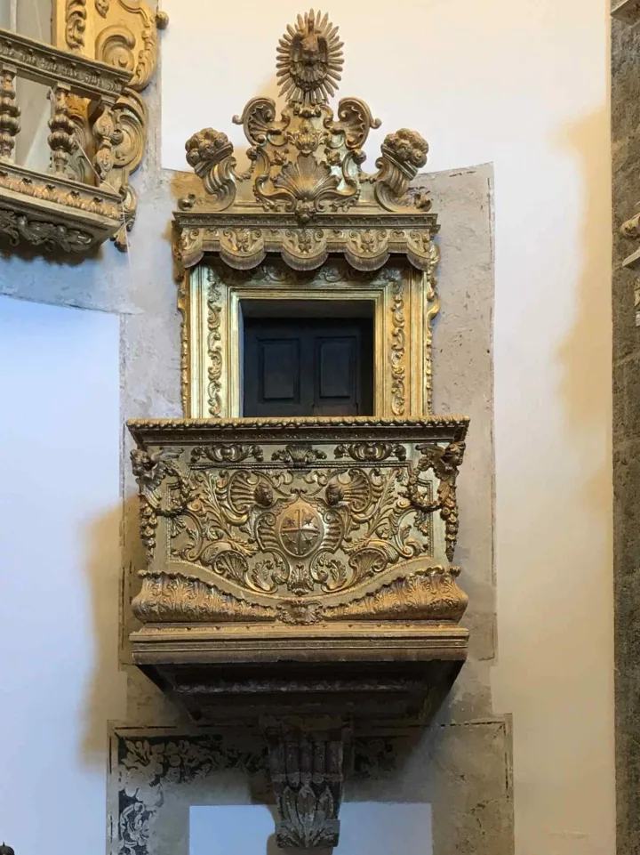 Preekstoel in Igreja de Nosso Senhor dos Aflitos, 4600-011 Amarante