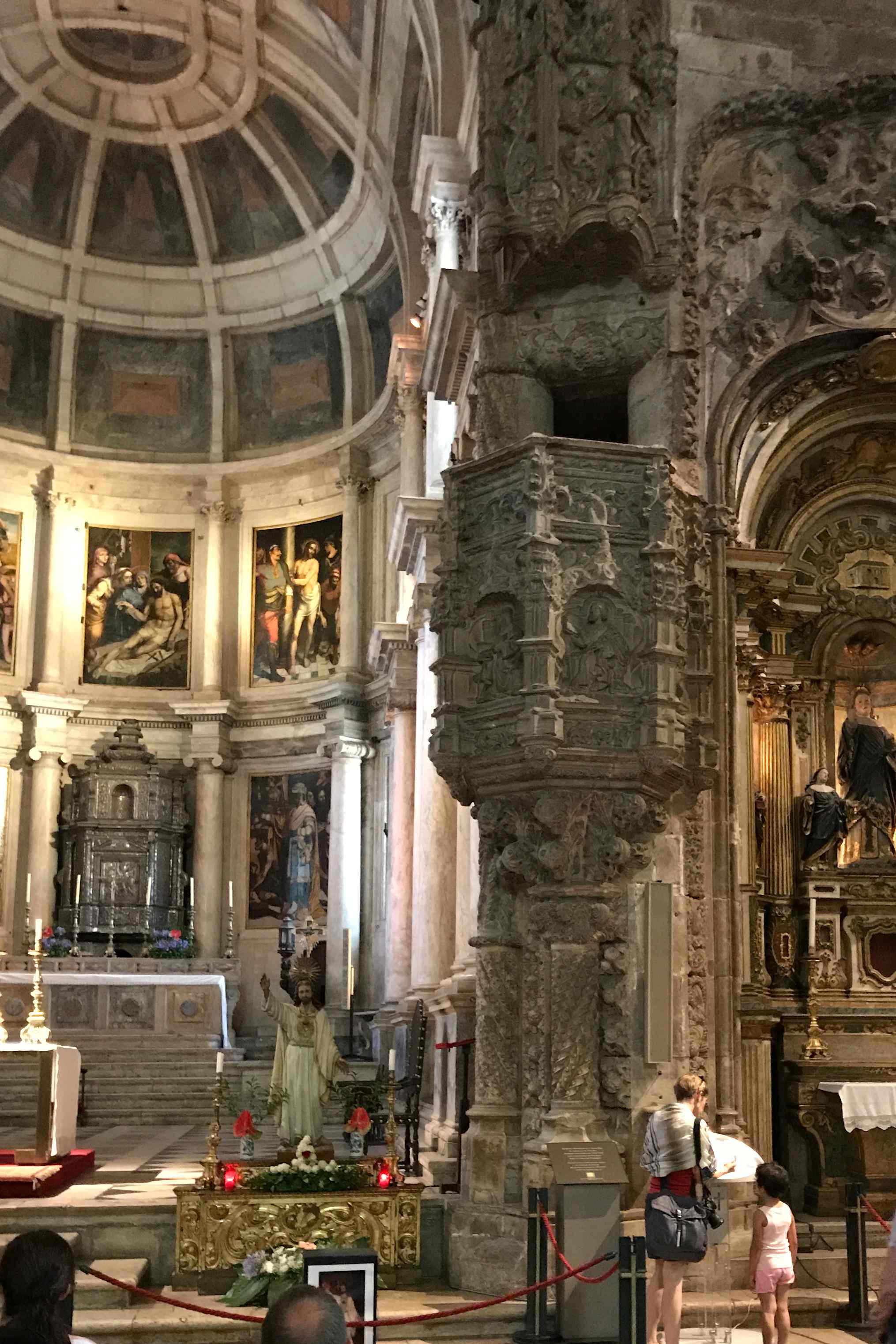 Preekstoel in Igreja Santa Maria de Belem, 1400-038 Lisboa
