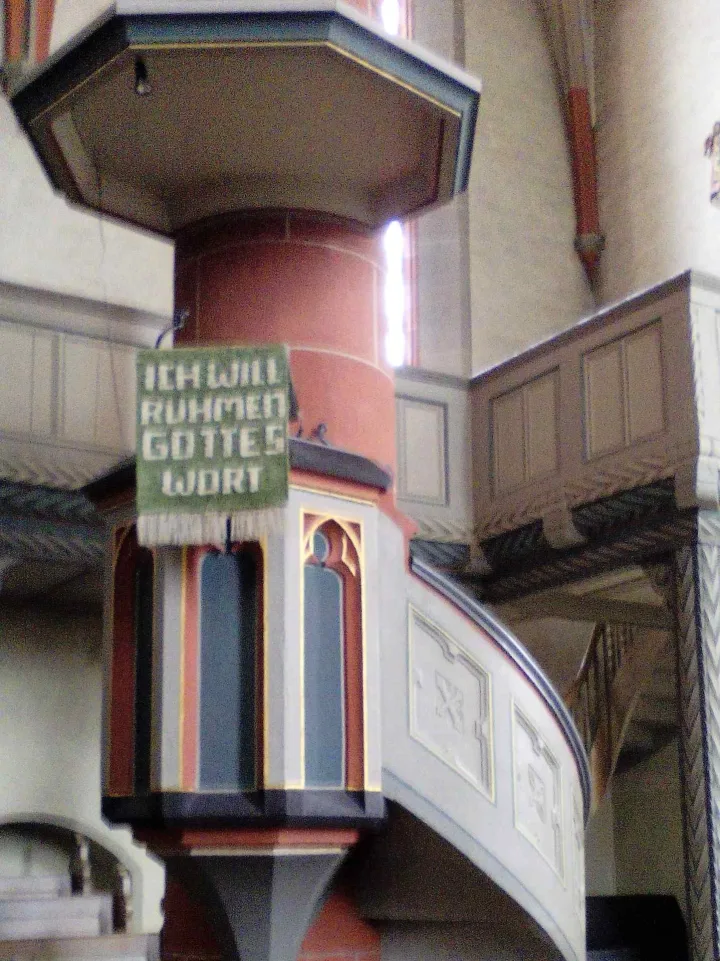 Preekstoel in St Nikolai Kirche, Korbach