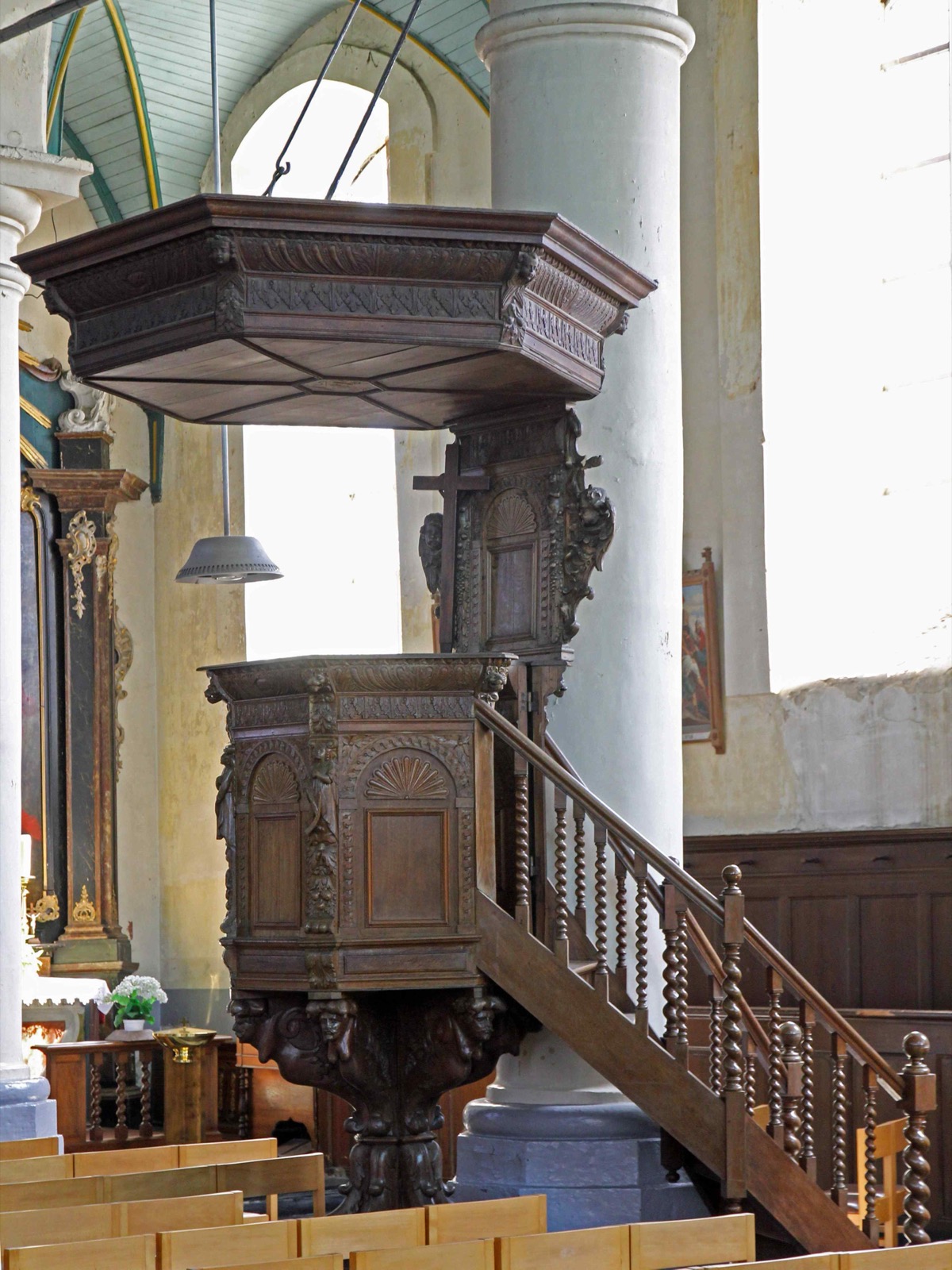 Preekstoel in Heilige Drievuldigheid en Heilige Christianus, Damme