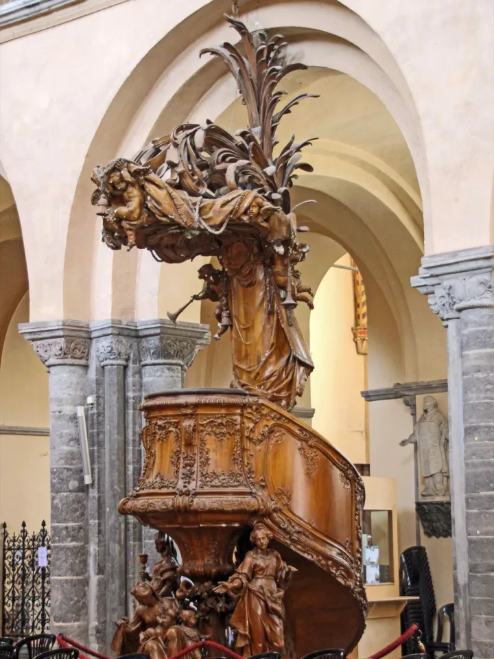 Pulpit at Onze-Lieve-Vrouwekathedraal, Tournai