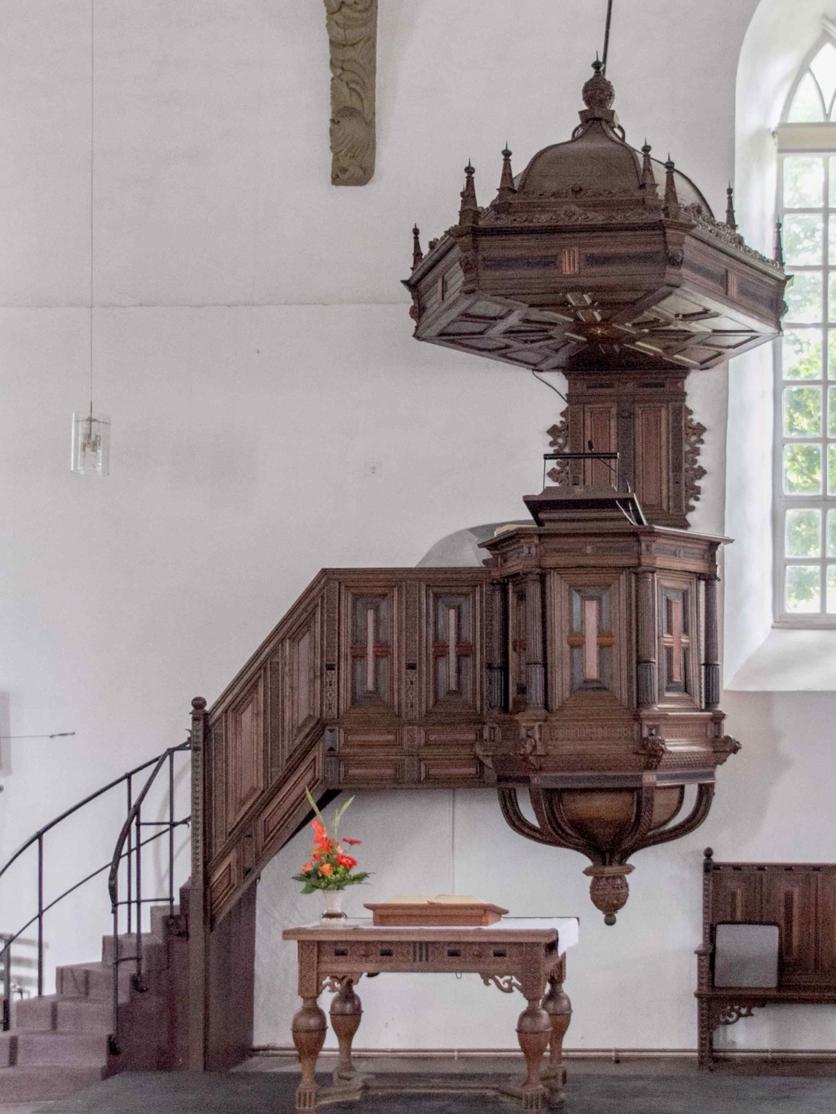 Preekstoel in St Georgskirche, Weener