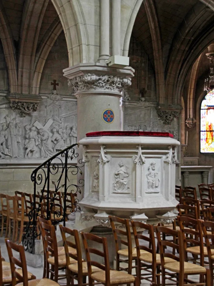 Preekstoel in Eglise St Medard, Vigny