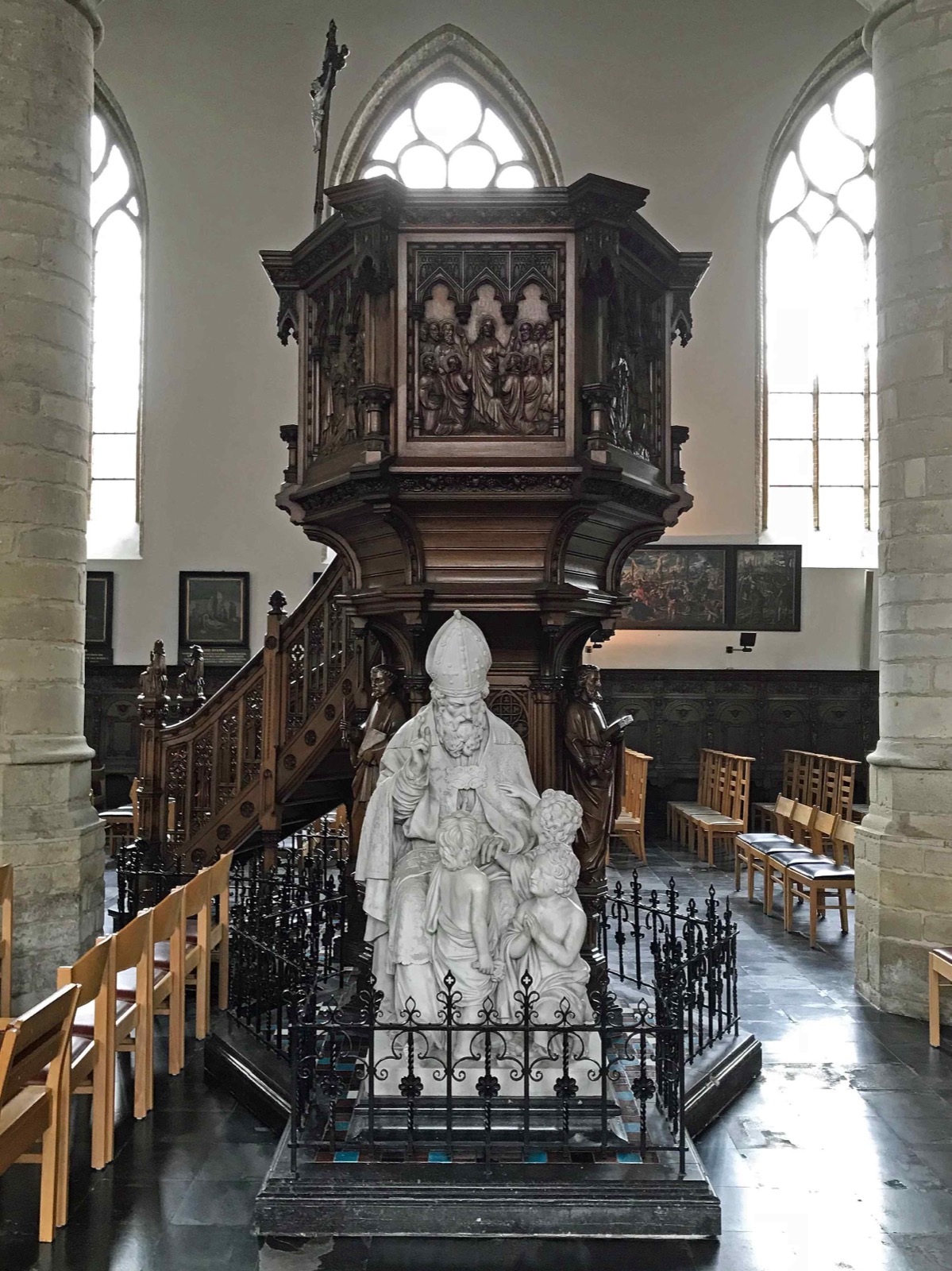 Preekstoel in Sint Niklaaskerk, Veurne