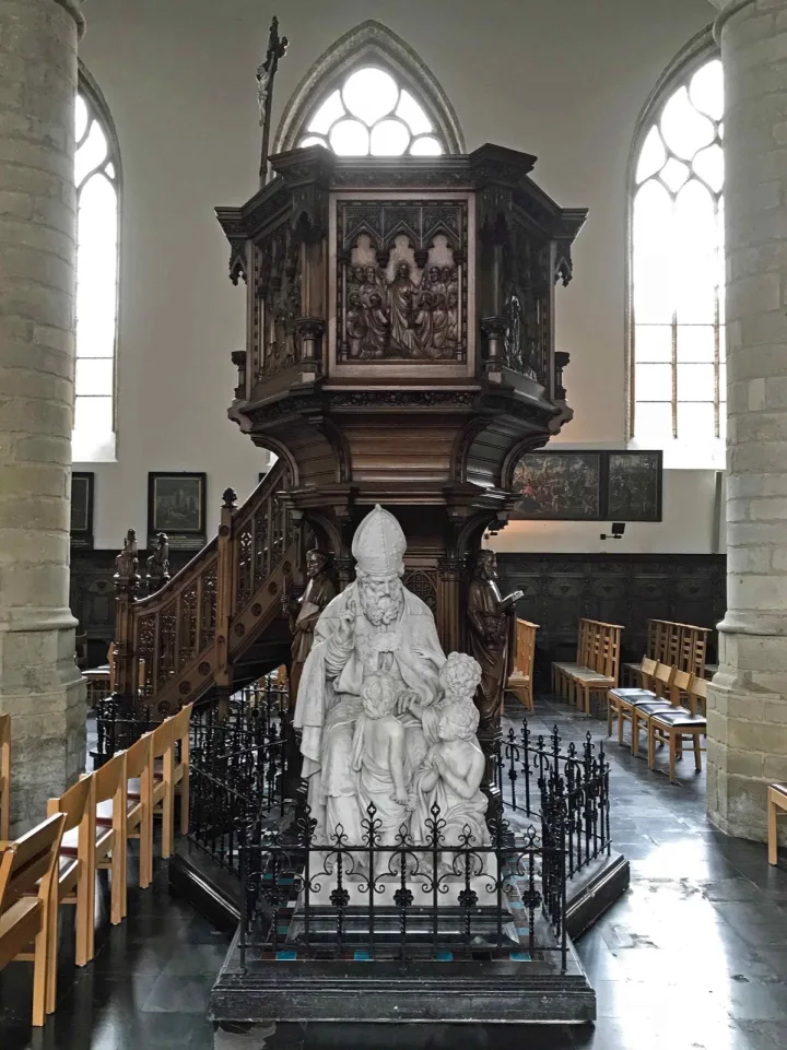 Pulpit at Sint Niklaaskerk, Veurne