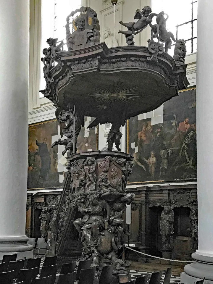 Preekstoel in Sint Pieter en Paulkerk, Mechelen