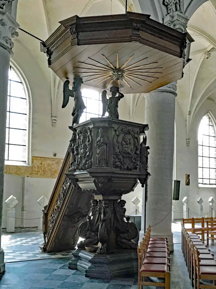 Preekstoel in Sint Jan de Doperkerk, Leuven