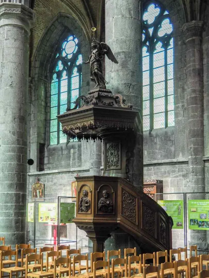 Preekstoel in Collegiale kerk Onze-Lieve-Vrouw van Dinant, Dinant
