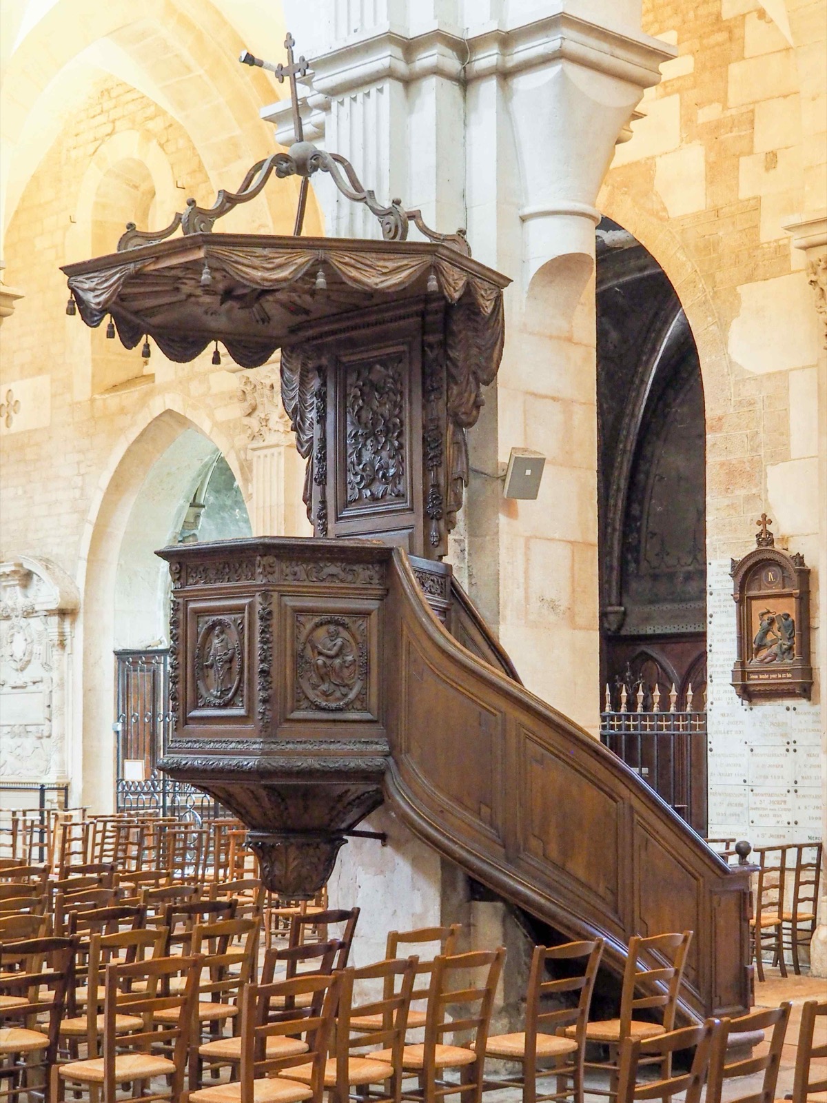 Preekstoel in Collegiale Notre Dame, Beaune