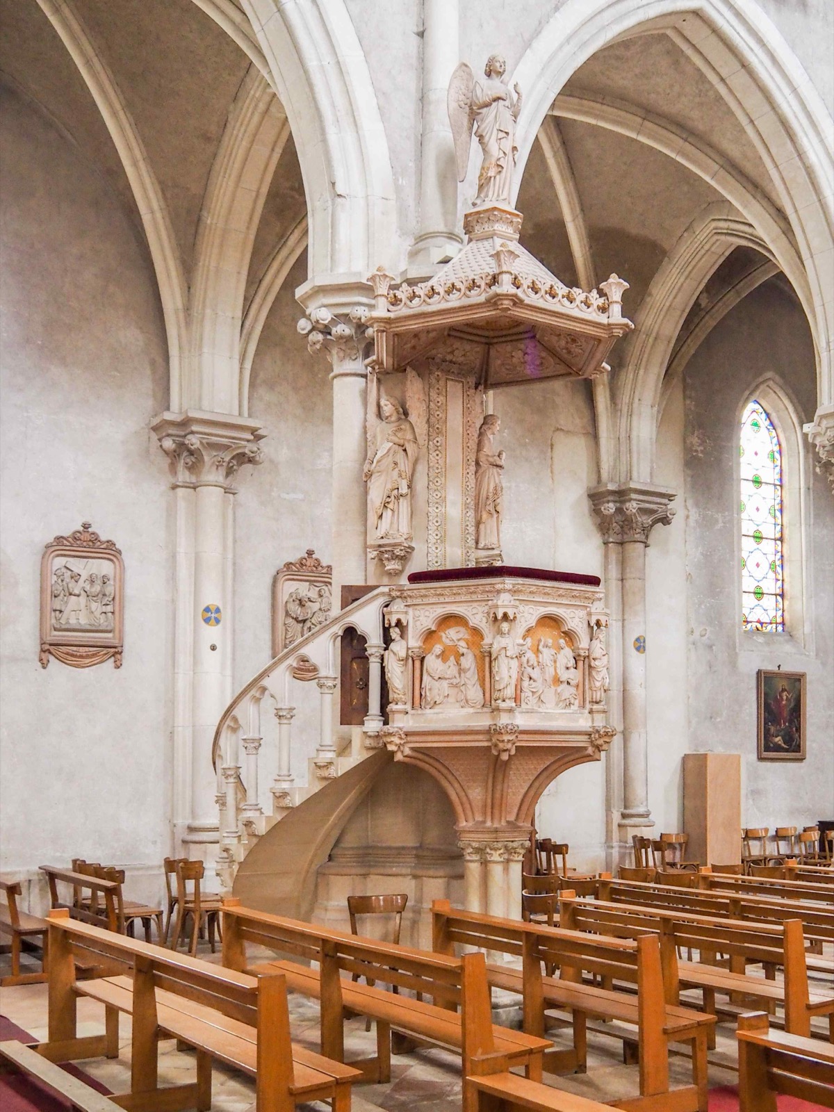 Preekstoel in Eglise Saint-Martin, Fleurie